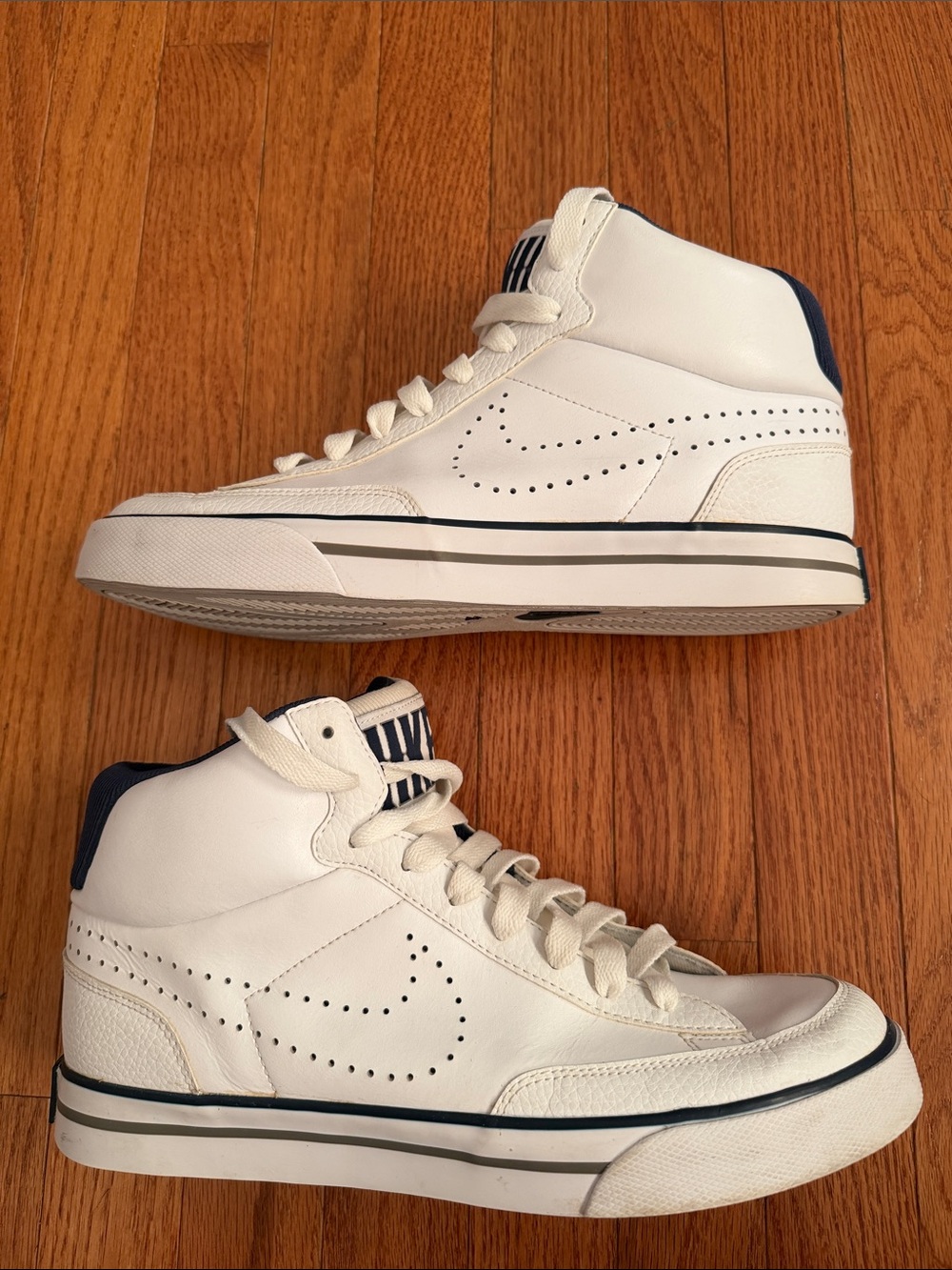 Nike Navaro High White with Navy Trim (Good Condition) Size 10.5 - Picture 2 of 7